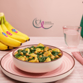 Gebratene Chiquita Bananen mit Spinat und Kichererbsen